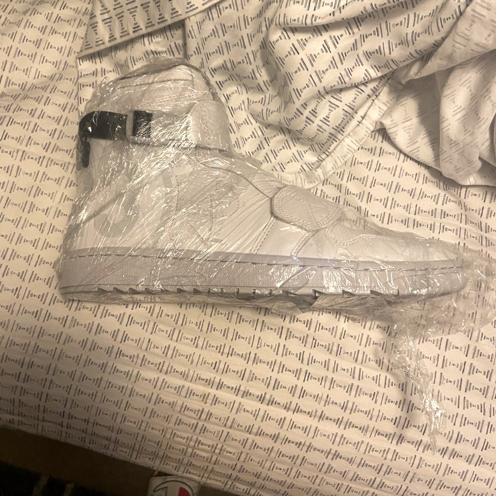 Jordan’s strapped up sz13